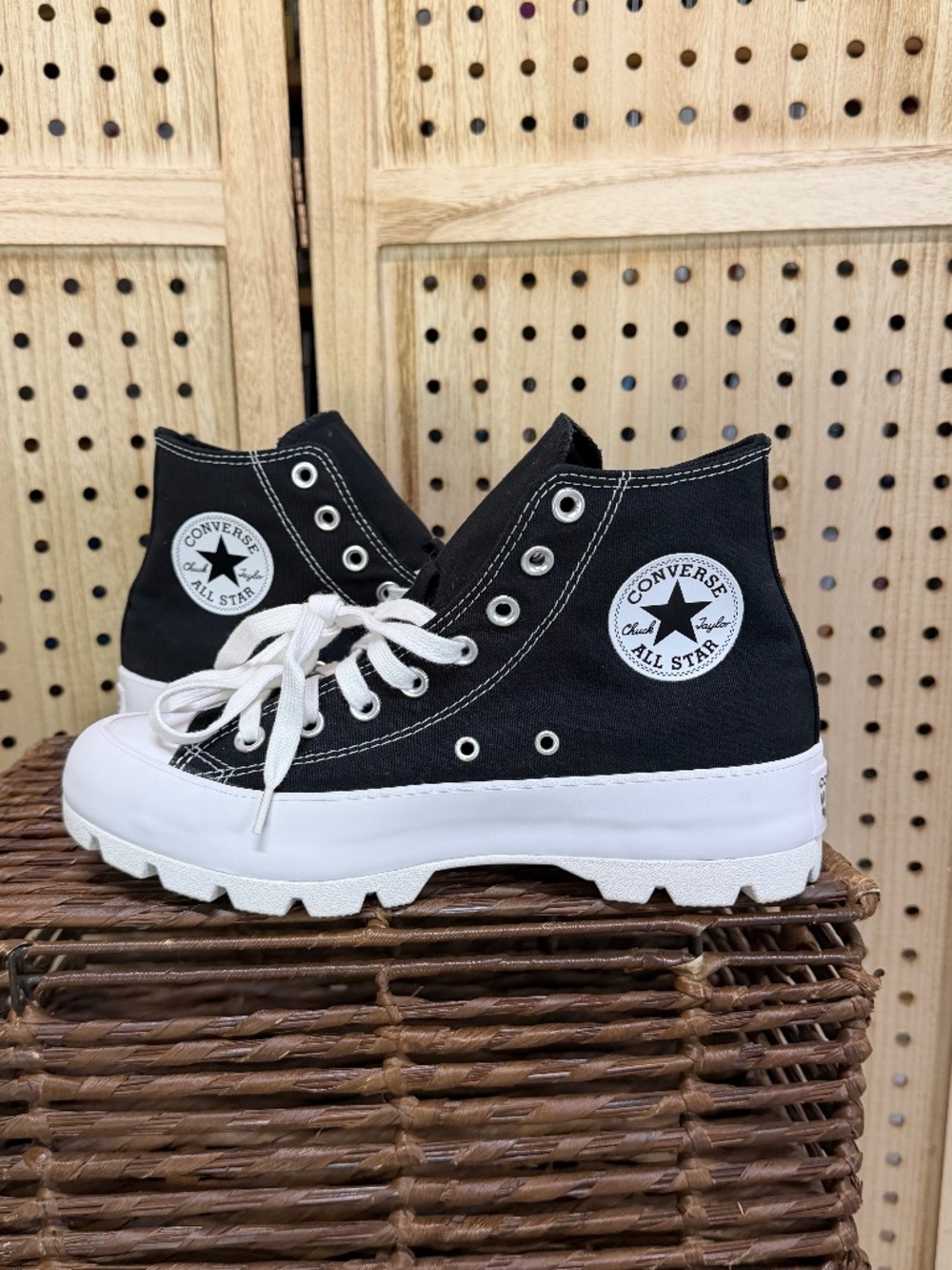 Converse Chuck Taylor All Star Lugged High Top Sneakers Black White Sz 9